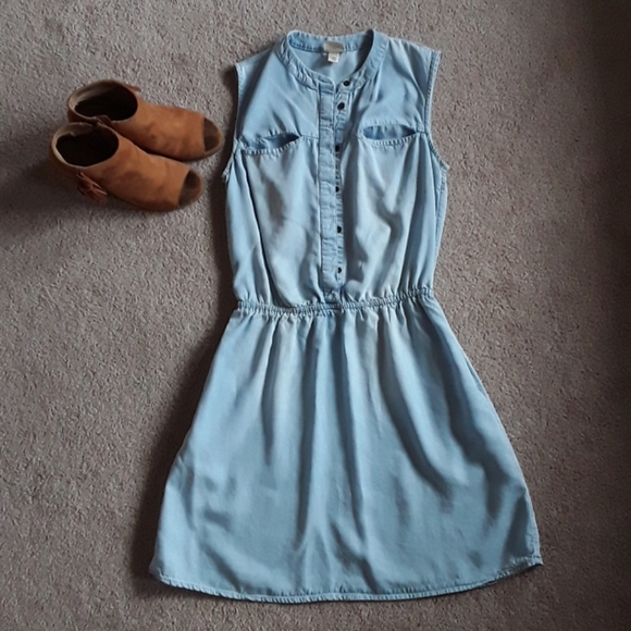 Merona Dresses & Skirts - 🍒Cute light washed denim merona dress xs
